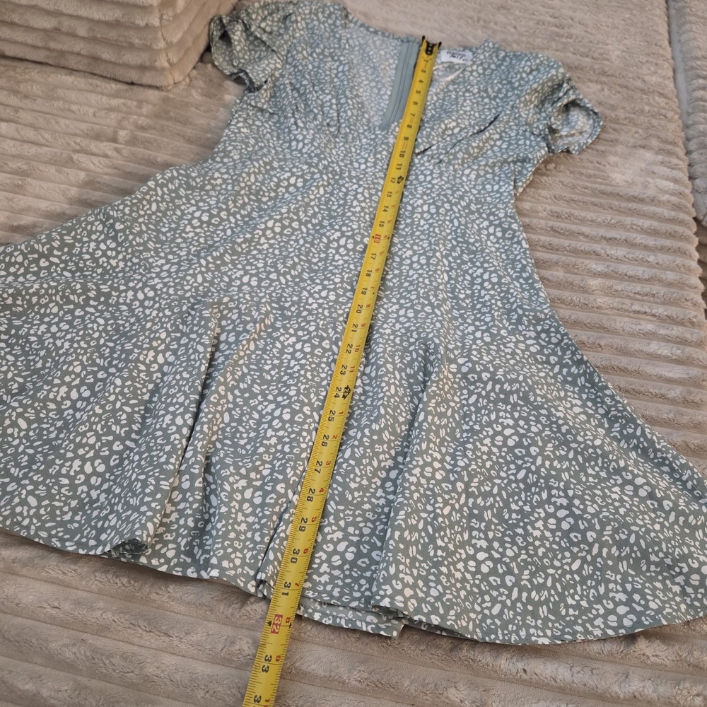 Princess Polly Womens Green Leopard Print Mini Dress Size 4 Puff Sleeve V-neck - Picture 5 of 13